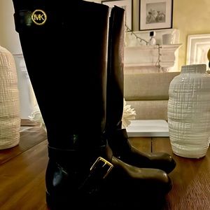 Michael kors.size3,big girl,color black.